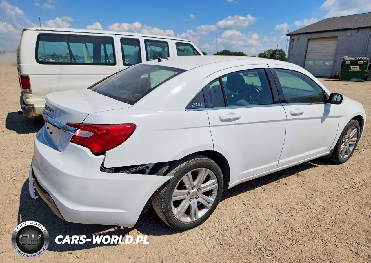 2013 Chrysler 200 Touring VIN:1C3CCBBB9DN505580 - 3