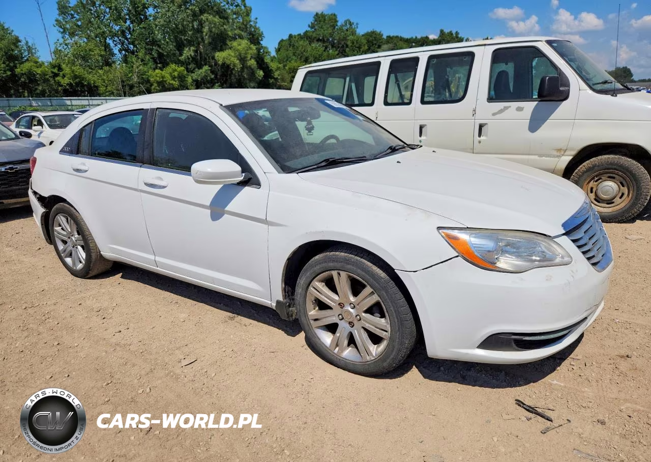 2013 Chrysler 200 Touring VIN:1C3CCBBB9DN505580 - 4