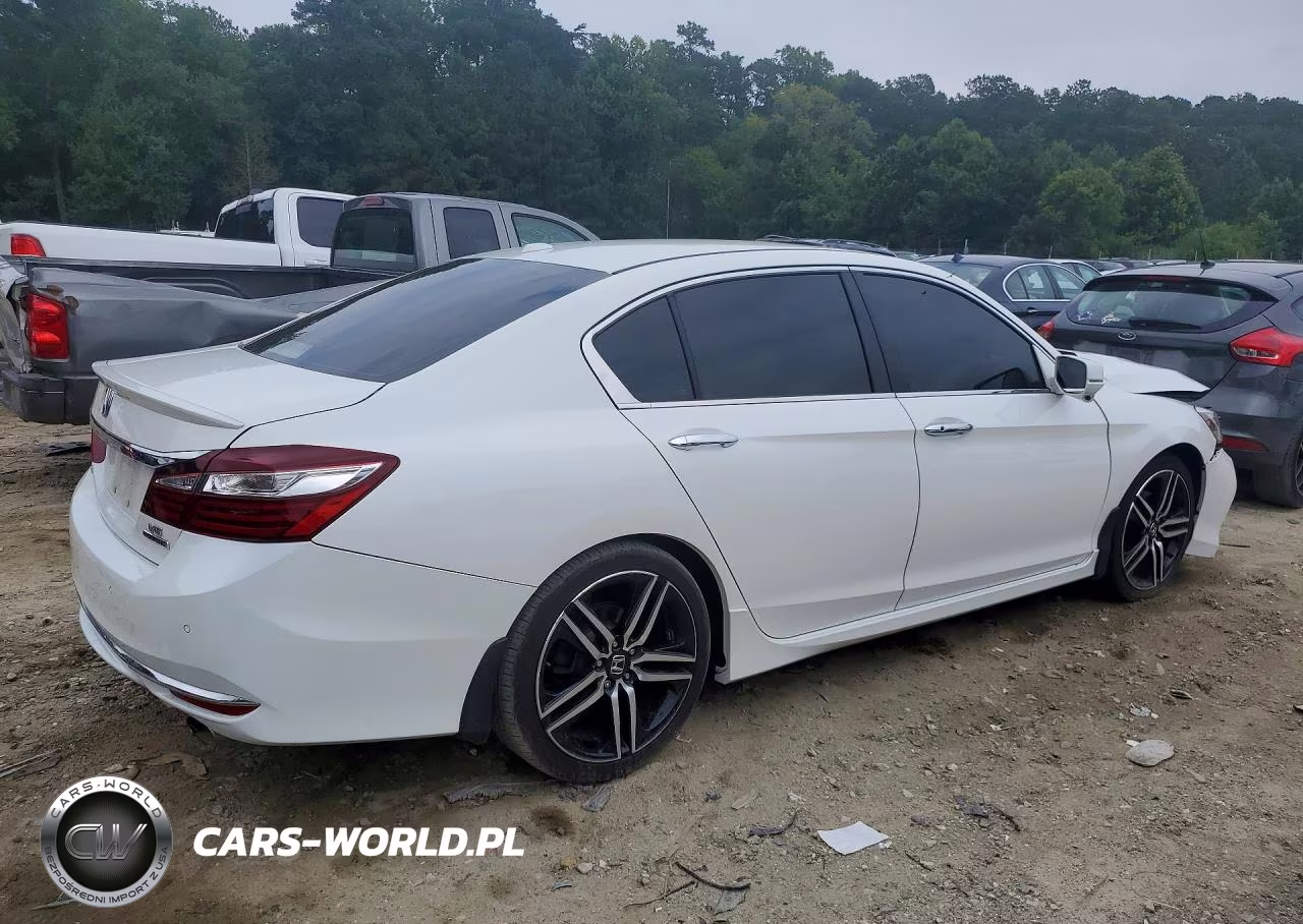2017 Honda Accord Touring VIN:1HGCR3F93HA031390 - 3