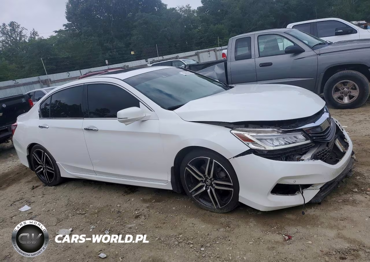 2017 Honda Accord Touring VIN:1HGCR3F93HA031390 - 4
