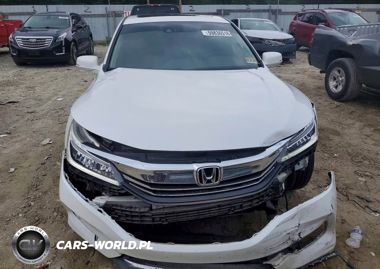 2017 Honda Accord Touring VIN:1HGCR3F93HA031390 - 5