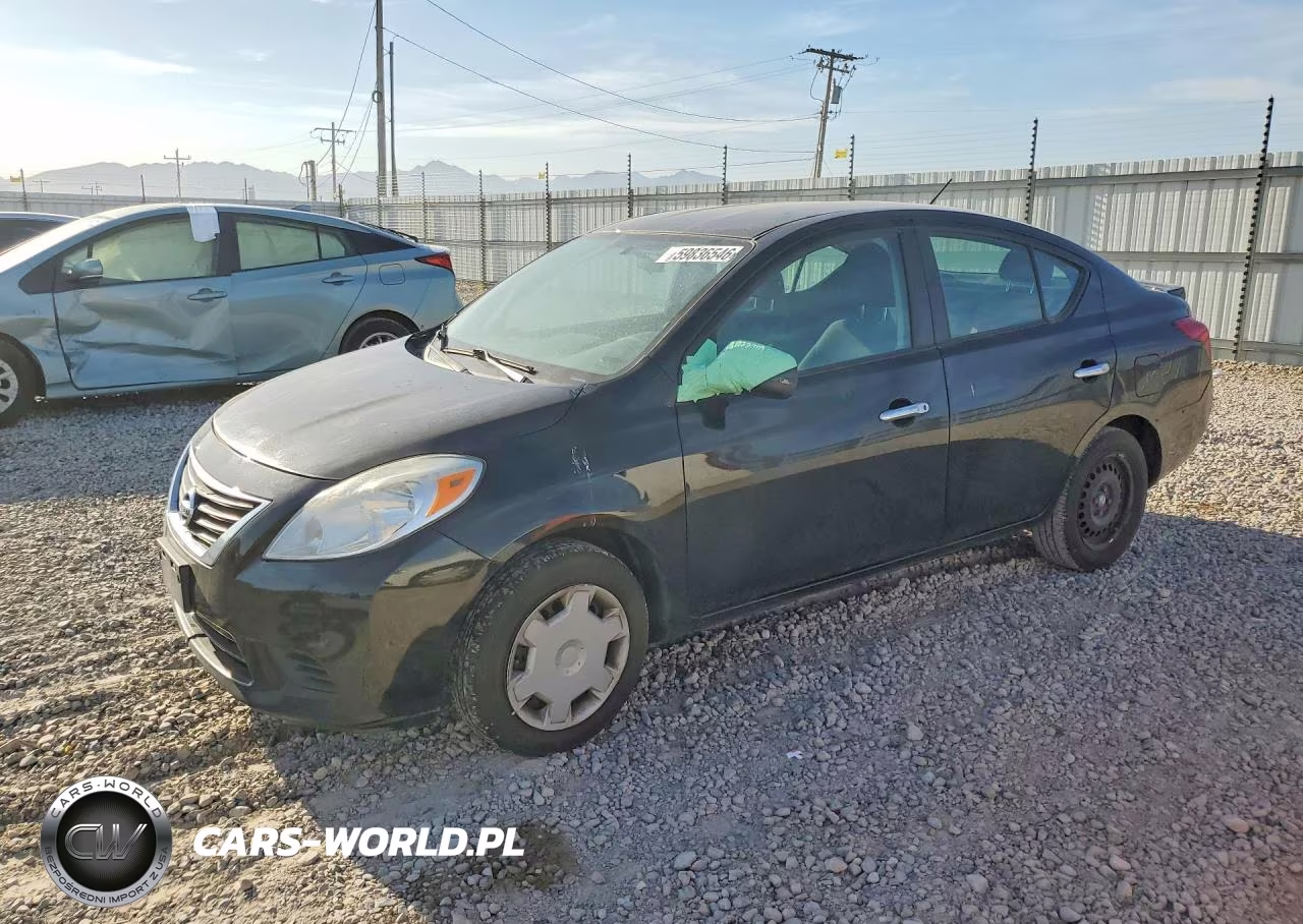 2013 Nissan Versa 1.6 S – zdjęcie 1 z 12