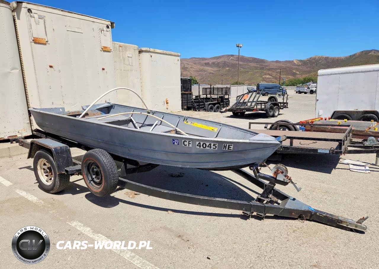 1982 Klamath Boat