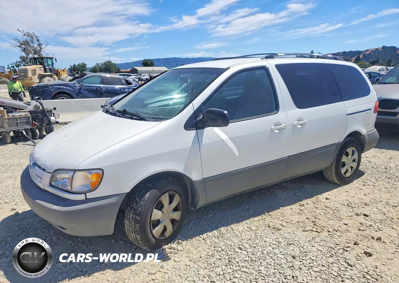 1999 Toyota Sienna Le – zdjęcie 1 z 13
