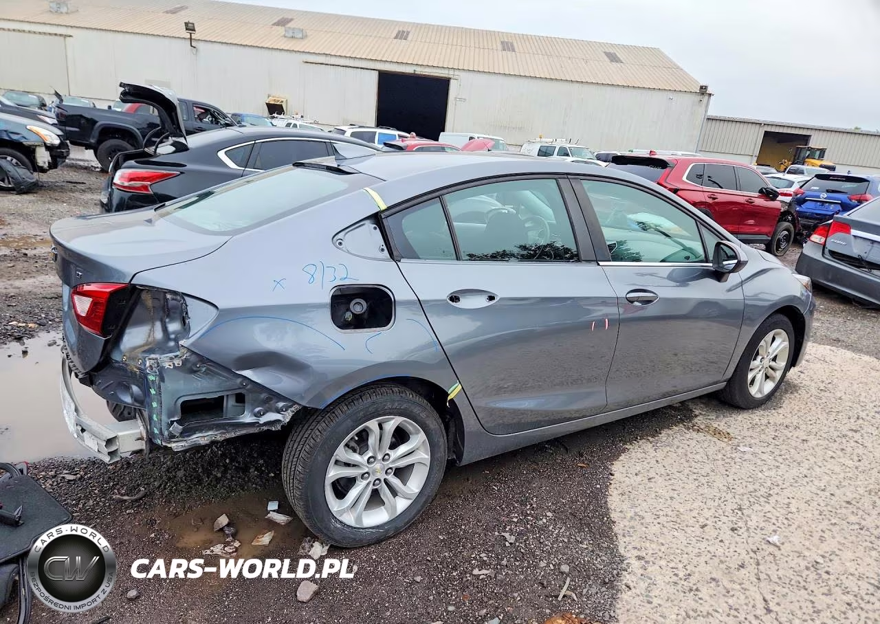 2019 Chevrolet Cruze Lt VIN:1G1BE5SM2K7119016 - 3