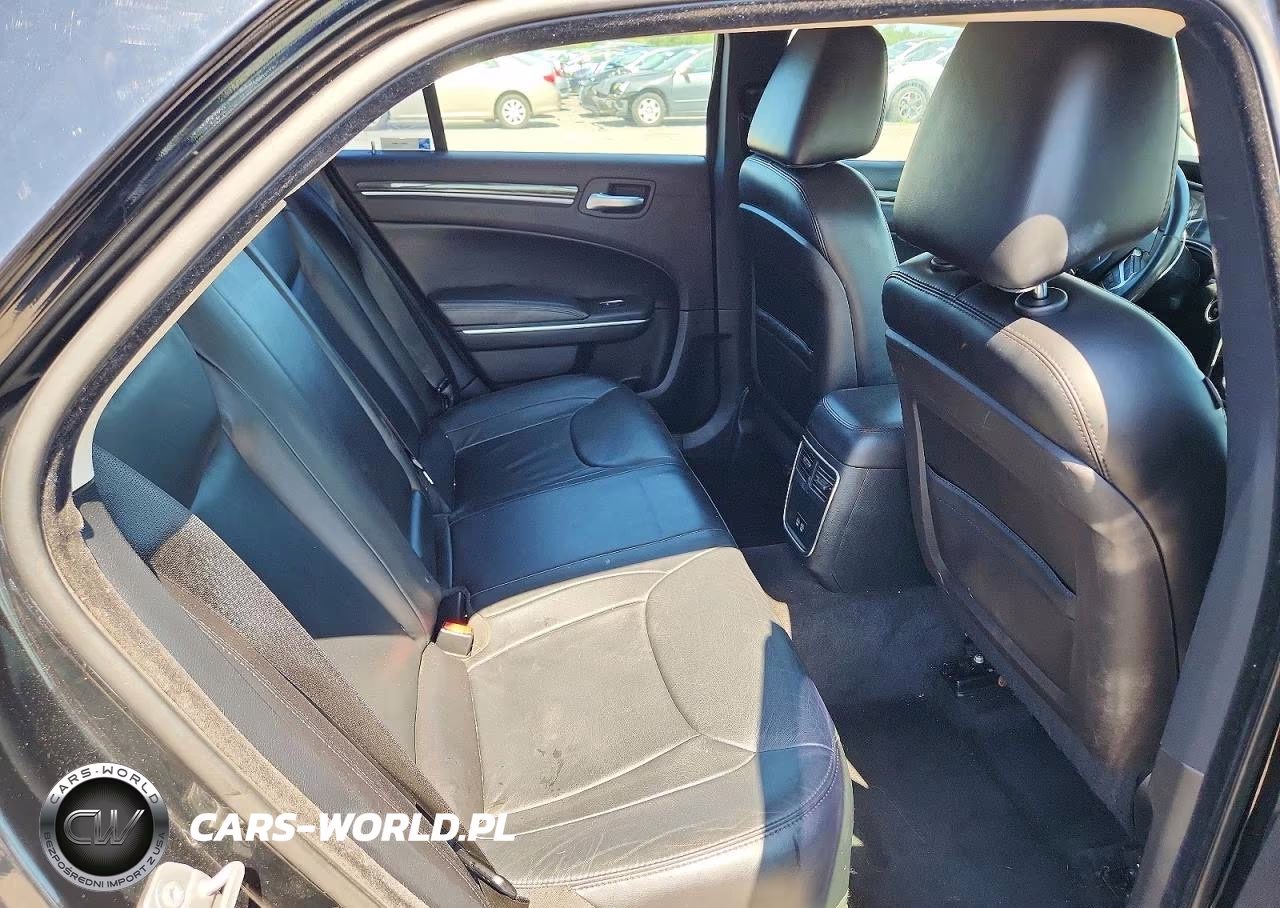 2015 Chrysler 300 Limited VIN:2C3CCARGXFH757264 - 10
