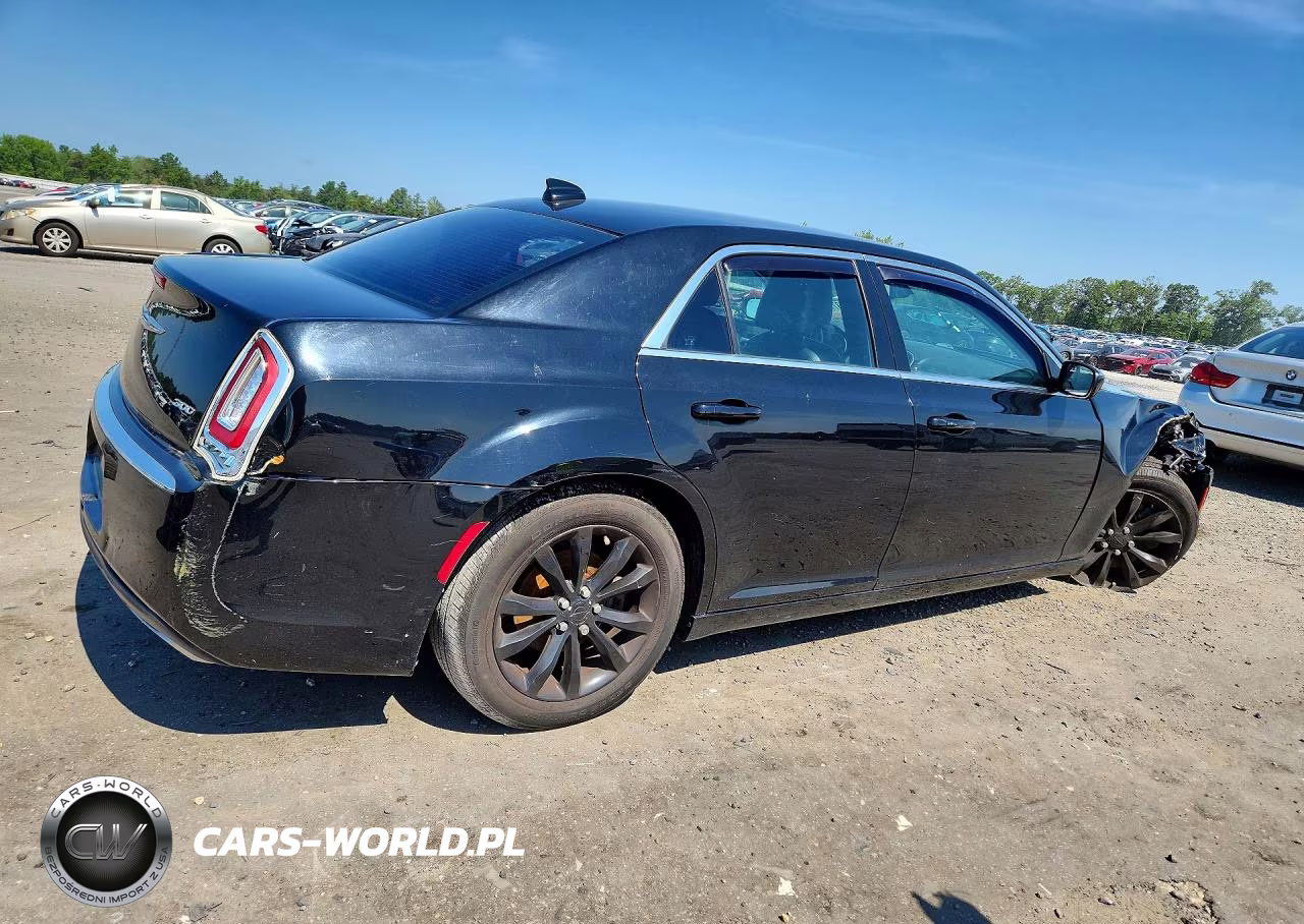 2015 Chrysler 300 Limited VIN:2C3CCARGXFH757264 - 3