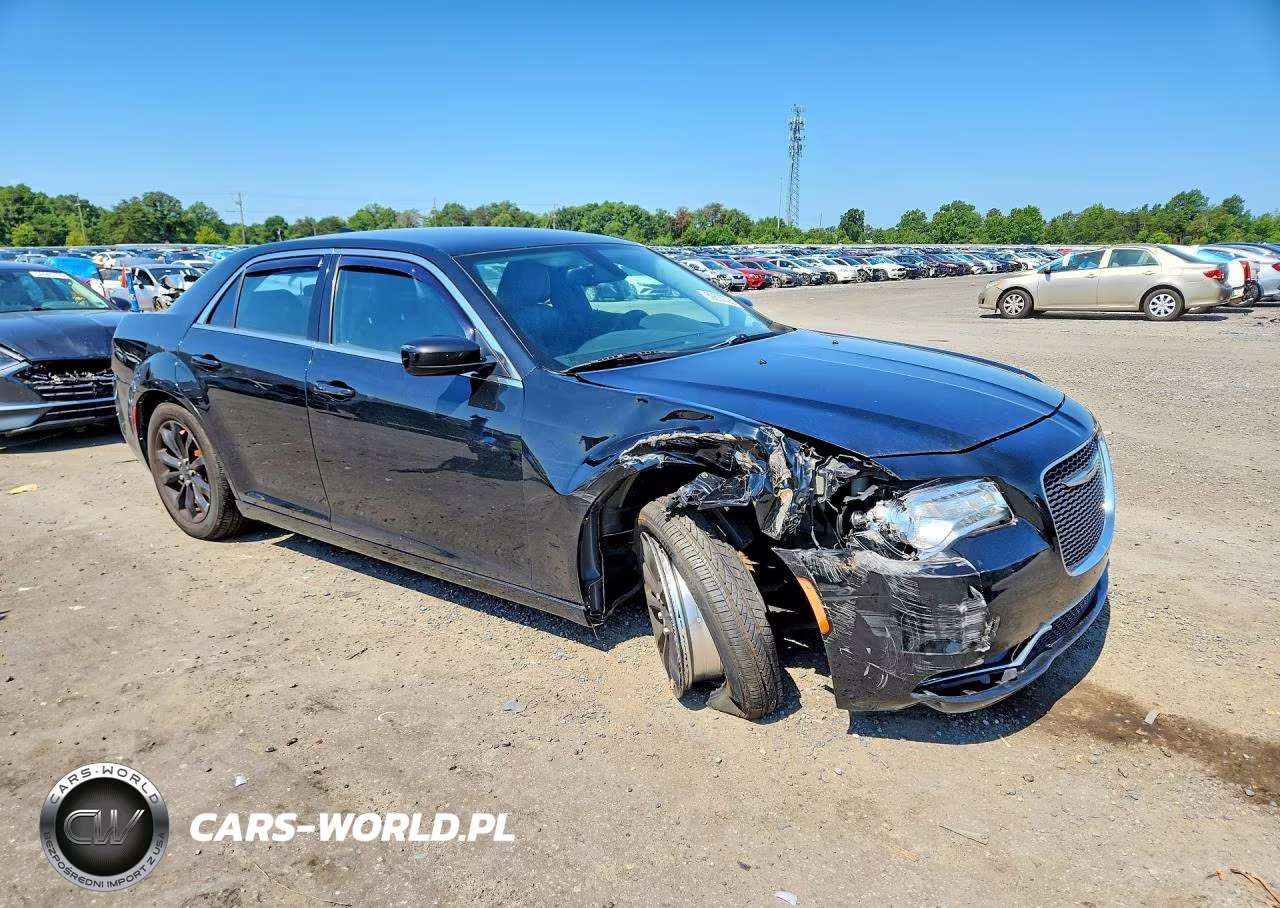 2015 Chrysler 300 Limited VIN:2C3CCARGXFH757264 - 4