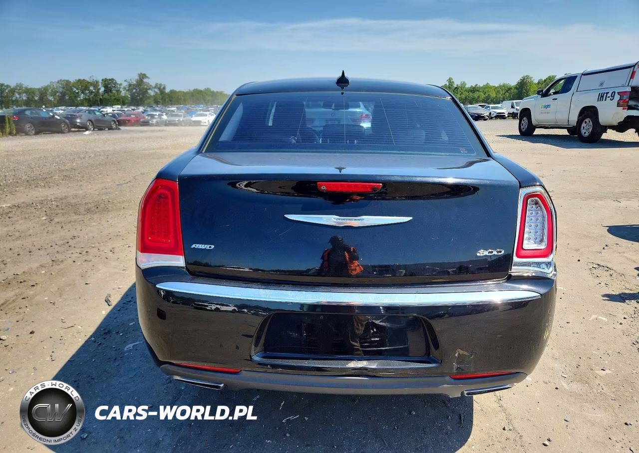 2015 Chrysler 300 Limited VIN:2C3CCARGXFH757264 - 6