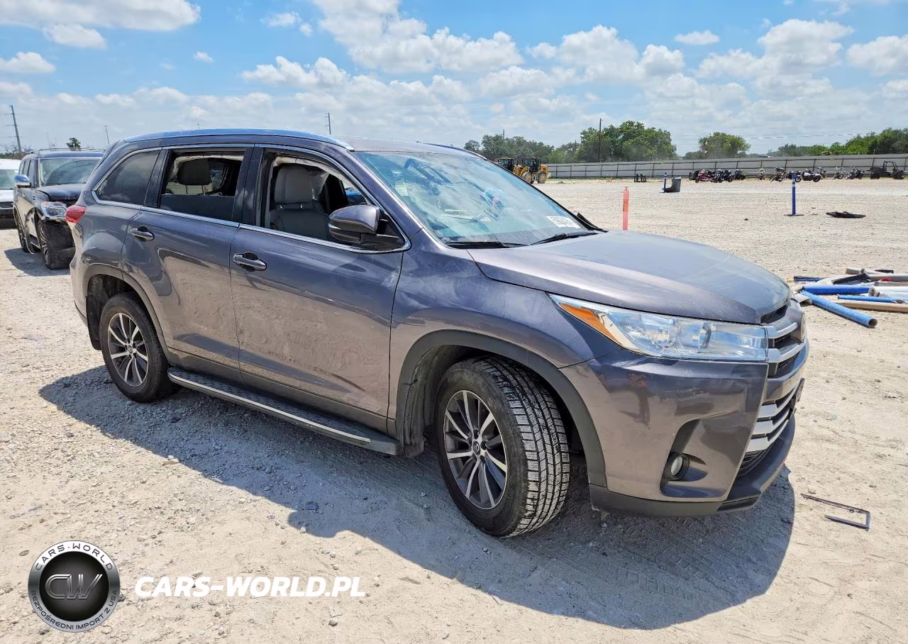 2018 Toyota Highlander Xle VIN:5TDKZRFHXJS549736 - 4