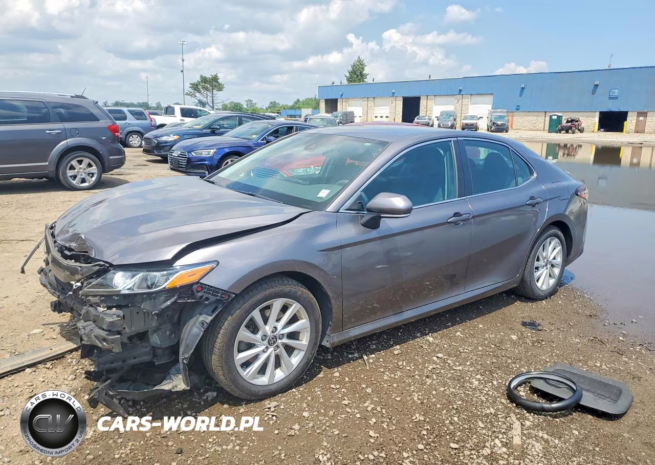 2021 Toyota Camry Le – zdjęcie 1 z 12