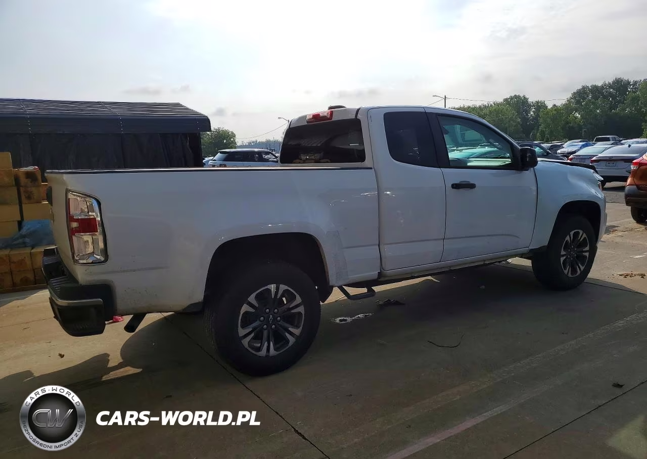 2018 Chevrolet Colorado VIN:1GCHSBEA0J1193921 - 3