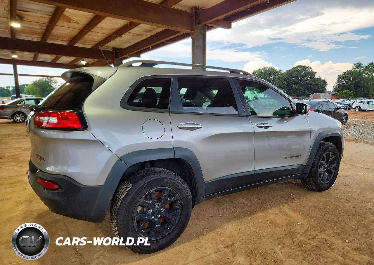 2015 Jeep Cherokee Trailhawk VIN:1C4PJMBS3FW680872 - 3