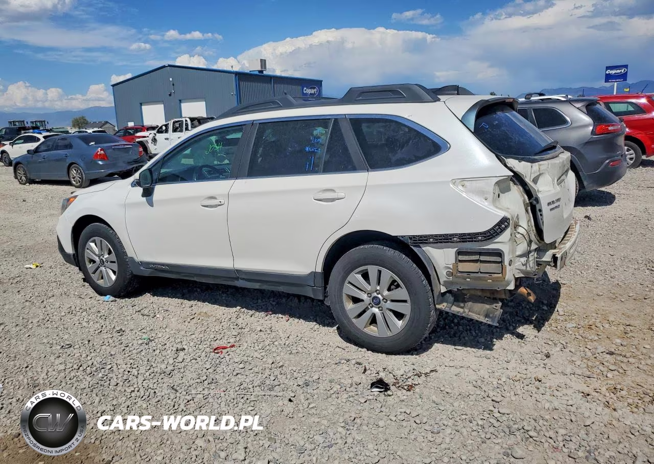 2018 Subaru Outback 2.5I Premium VIN:4S4BSAFC6J3256469 - 2