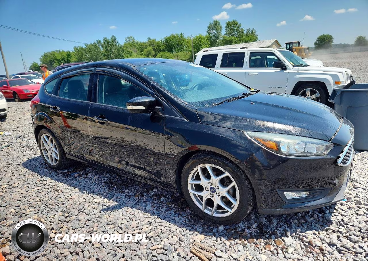 2015 Ford Focus Se VIN:1FADP3K27FL238986 - 4