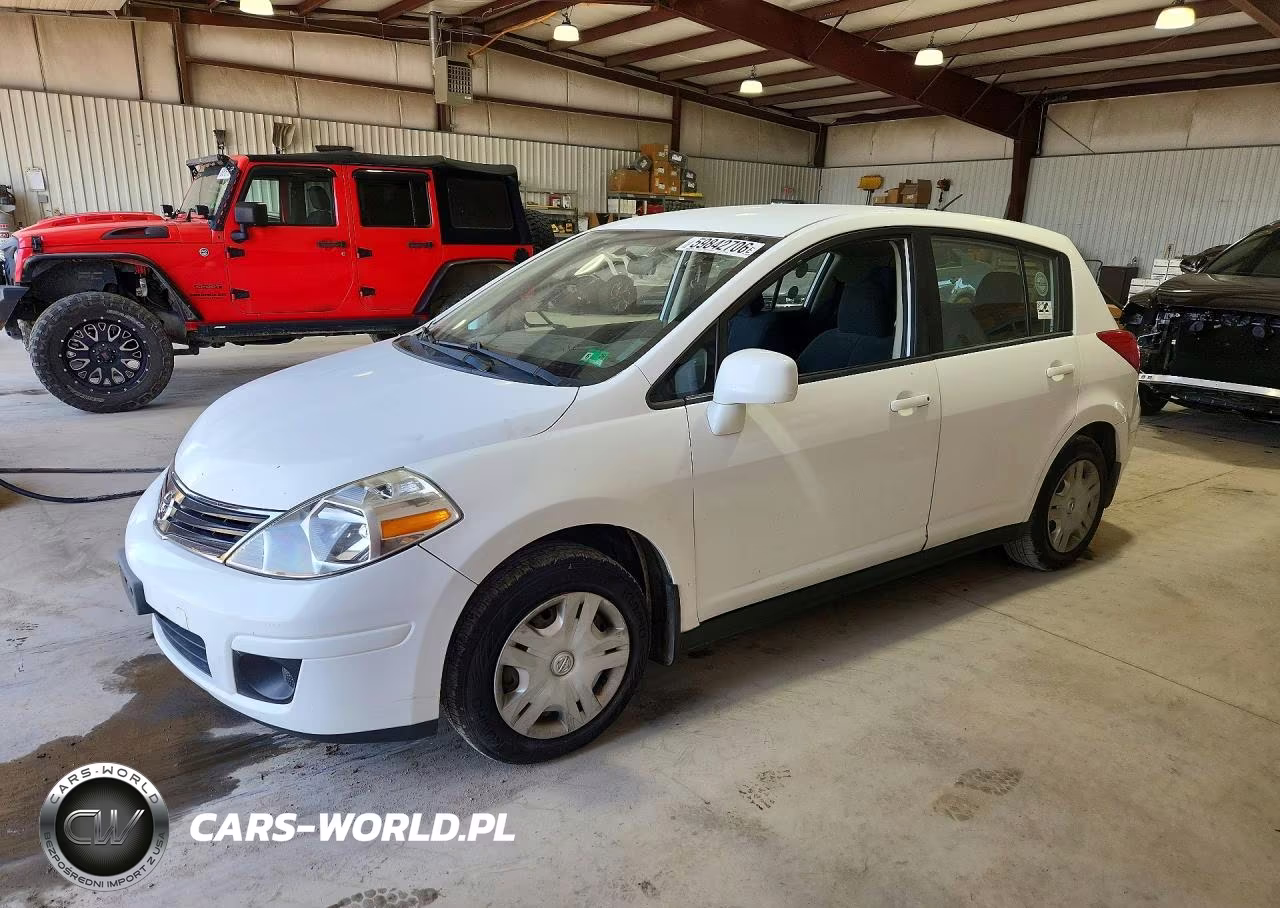 2011 Nissan Versa 1.8 S – zdjęcie 1 z 12