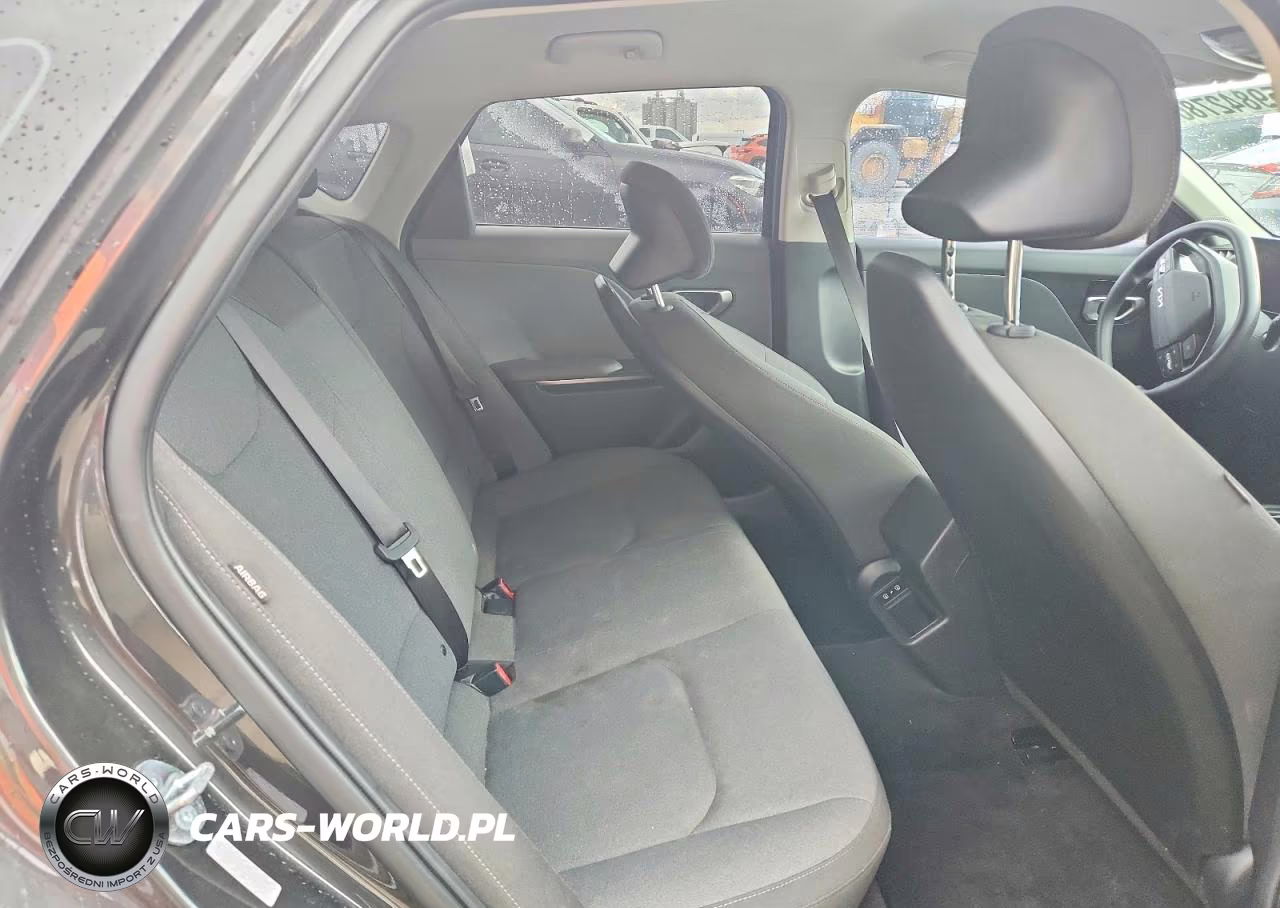 2025 Kia K4 Lxs VIN:3KPFT4DE7SE185480 - 10