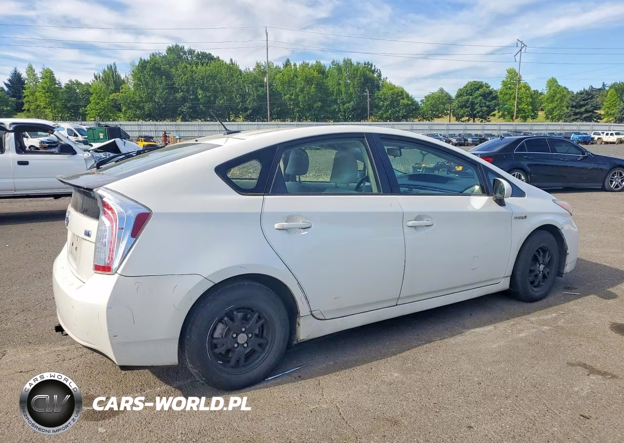 2013 Toyota Prius Three VIN:JTDKN3DU4D5573386 - 3