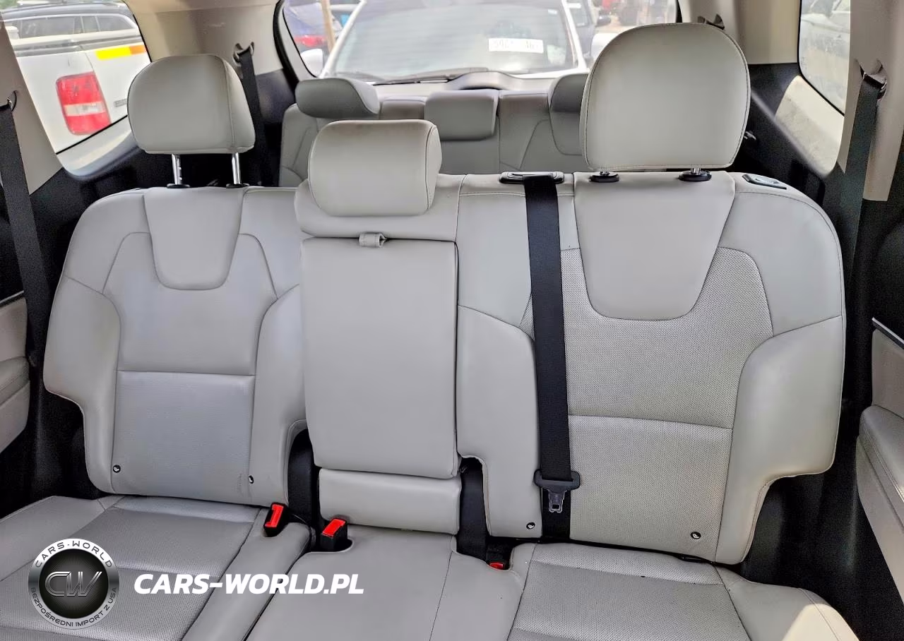 2020 Kia Telluride S VIN:5XYP64HC8LG010471 - 10