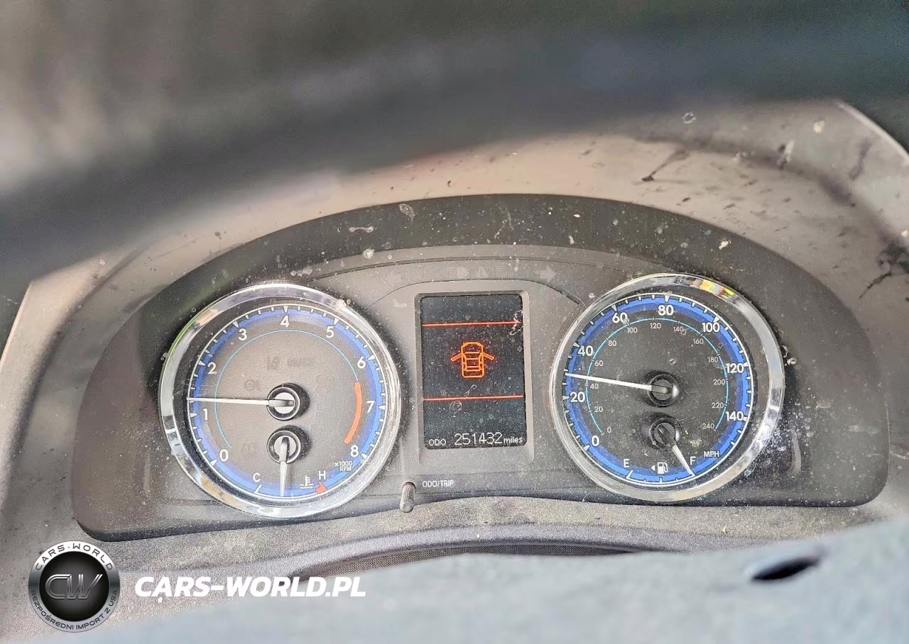 2018 Toyota Corolla Le VIN:2T1BURHE0JC020242 - 9
