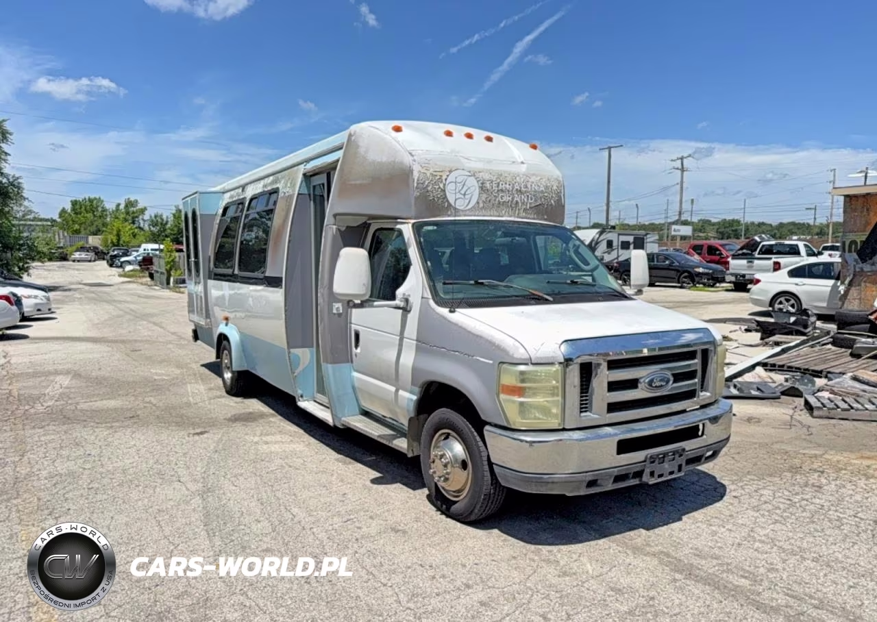 2010 Ford Econoline E450 Super Duty Cutaway Van