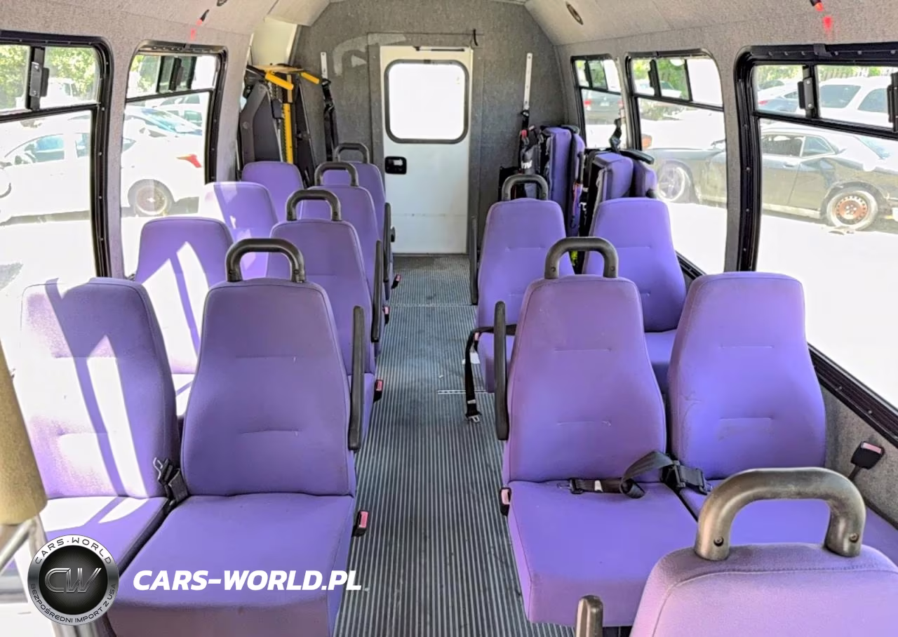 2010 Ford Econoline E450 Super Duty Cutaway Van VIN:1FDXE4FSXADA45159 - 11