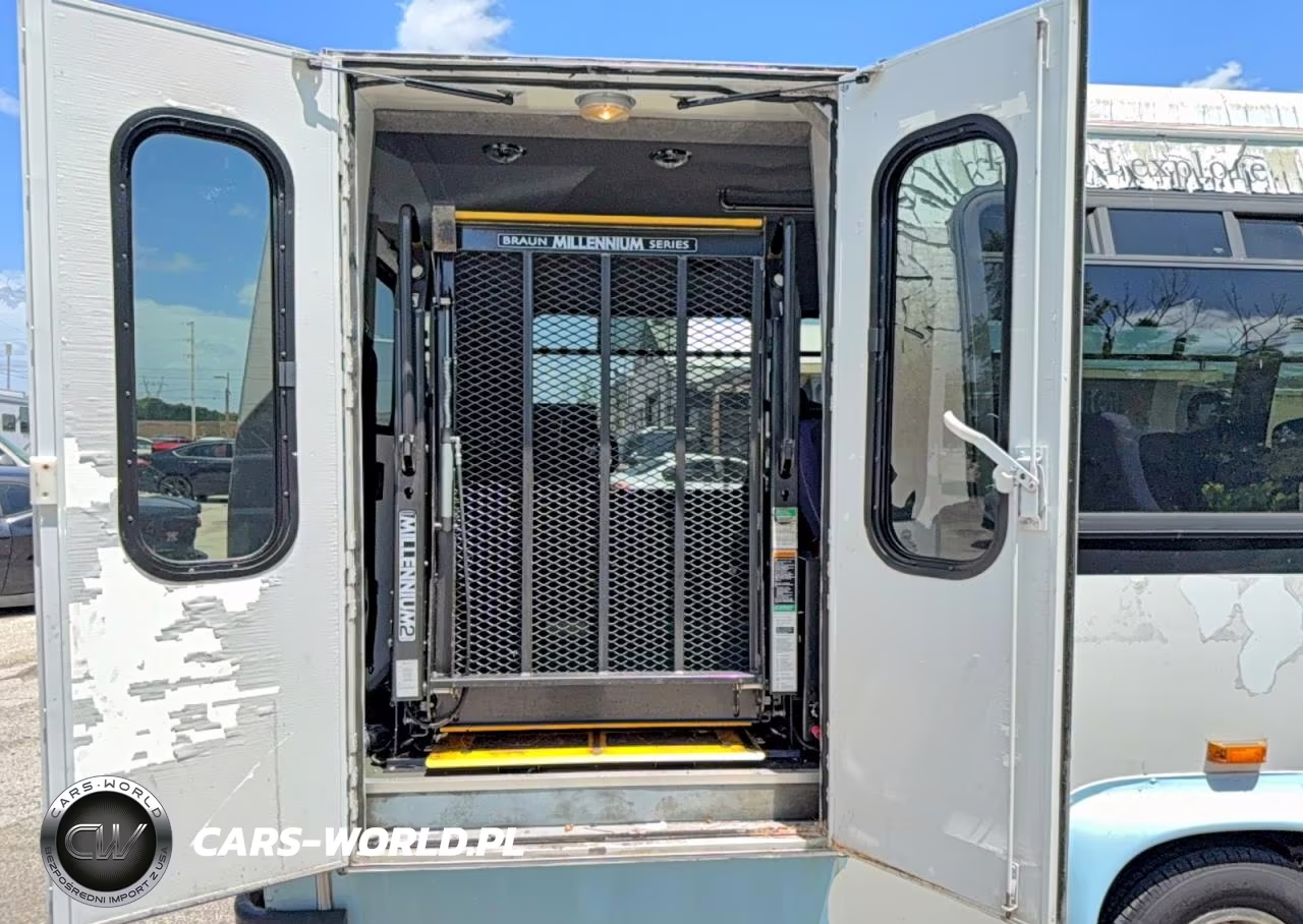2010 Ford Econoline E450 Super Duty Cutaway Van VIN:1FDXE4FSXADA45159 - 14