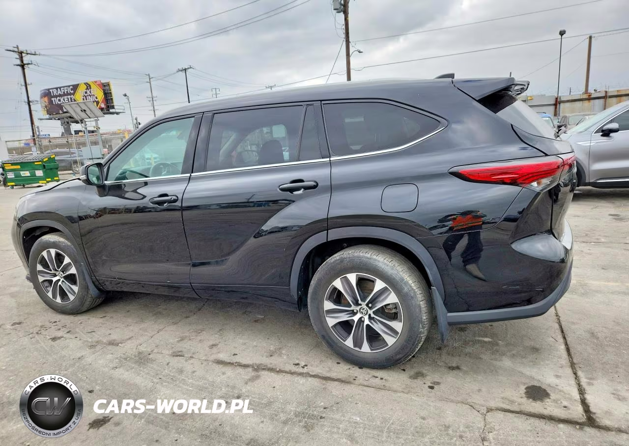 2022 Toyota Highlander Xle VIN:5TDGZRBH0NS586148 - 2