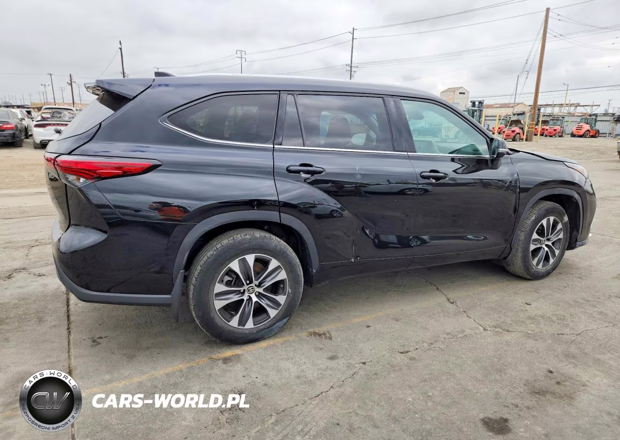 2022 Toyota Highlander Xle VIN:5TDGZRBH0NS586148 - 3