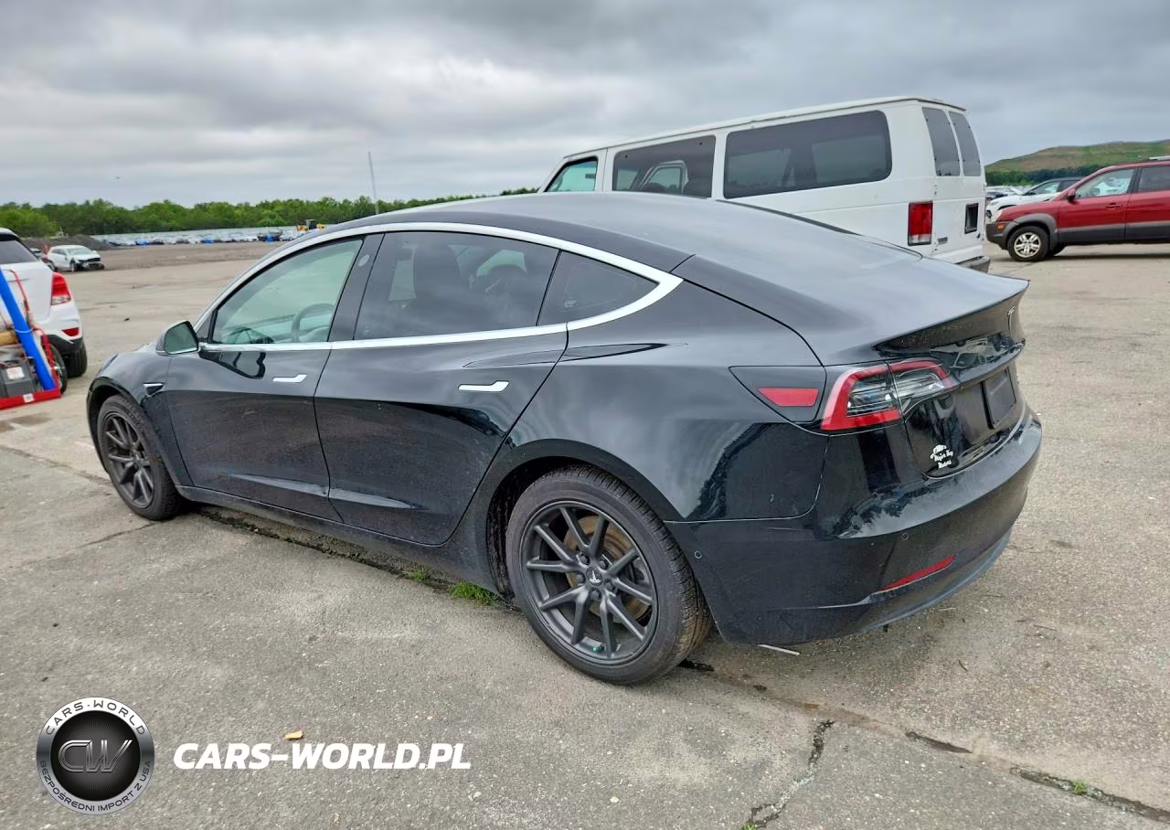 2018 Tesla 3 VIN:5YJ3E1EB5JF182179 - 2