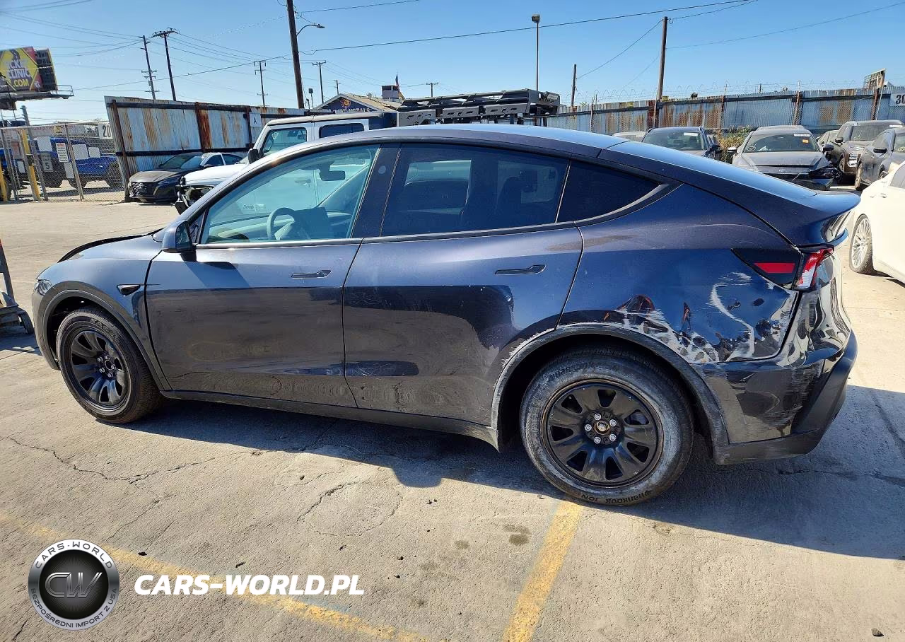 2026 Tesla Model Y VIN:7SAYGDED3TA590105 - 2