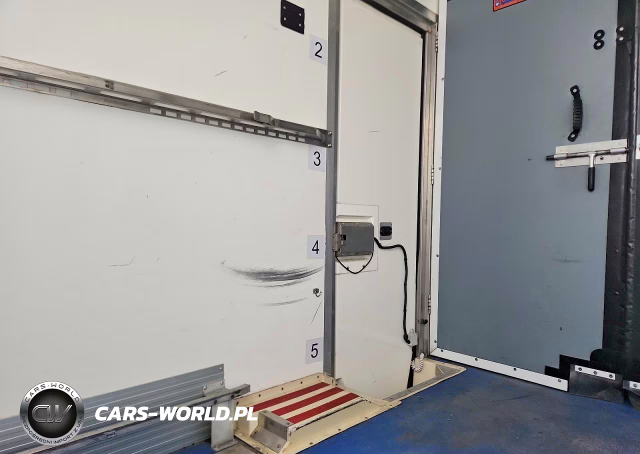 2020 Ford Transit Refrigerated Box Truck VIN:1FDBW5Z8XLKB11480 - 11