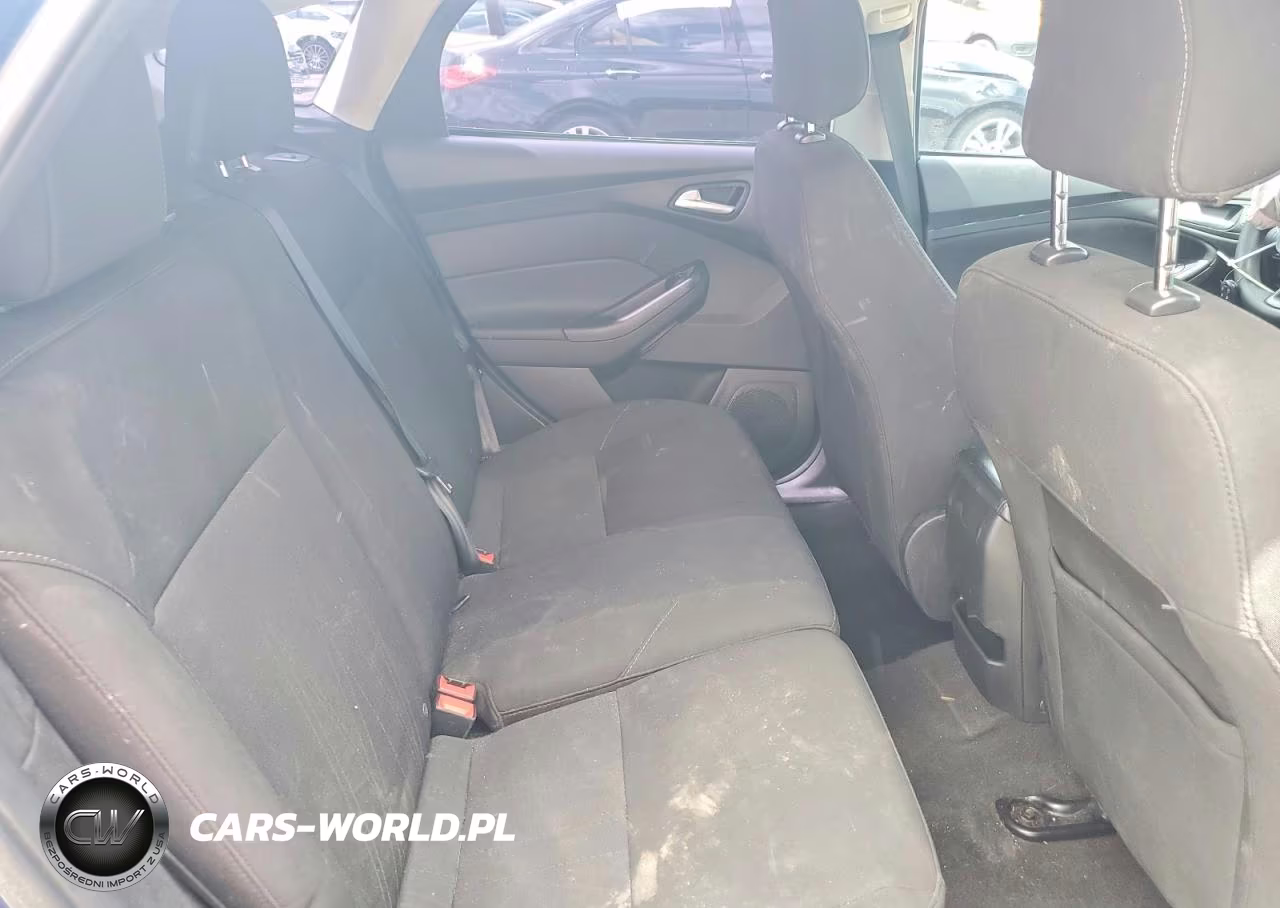 2018 Ford Focus Se VIN:1FADP3K2XJL268850 - 10