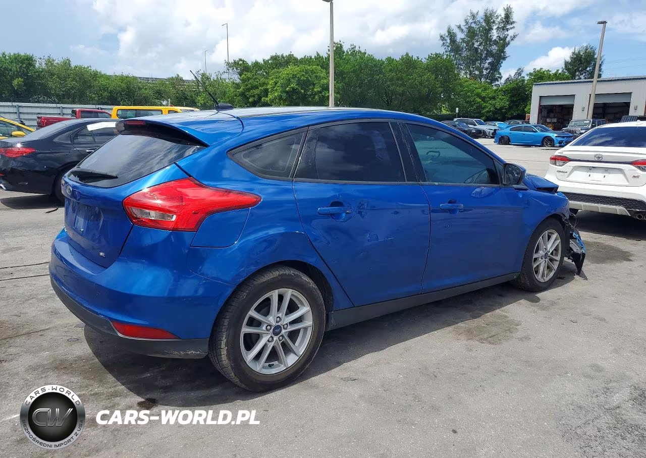 2018 Ford Focus Se VIN:1FADP3K2XJL268850 - 3