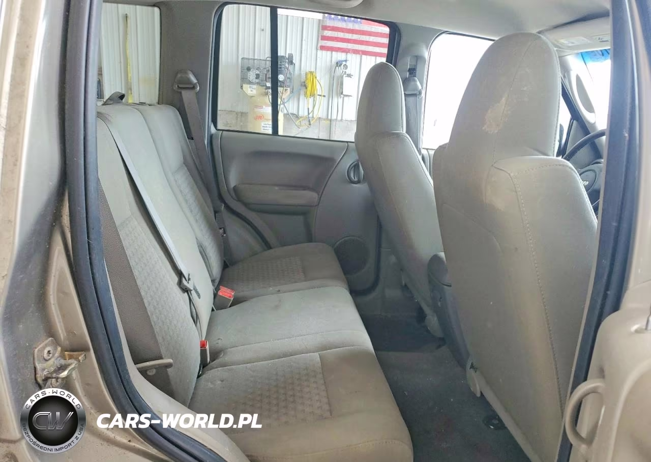 2005 Jeep Liberty Sport VIN:1J4GL48K65W715365 - 10
