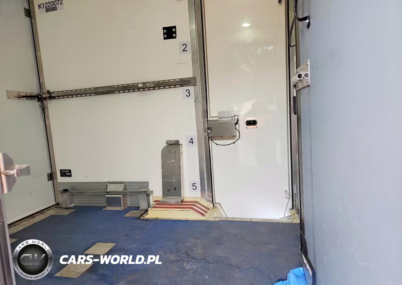 2023 Ford E350 Refrigerated Box Truck VIN:1FDWE3FKXPDD14825 - 11