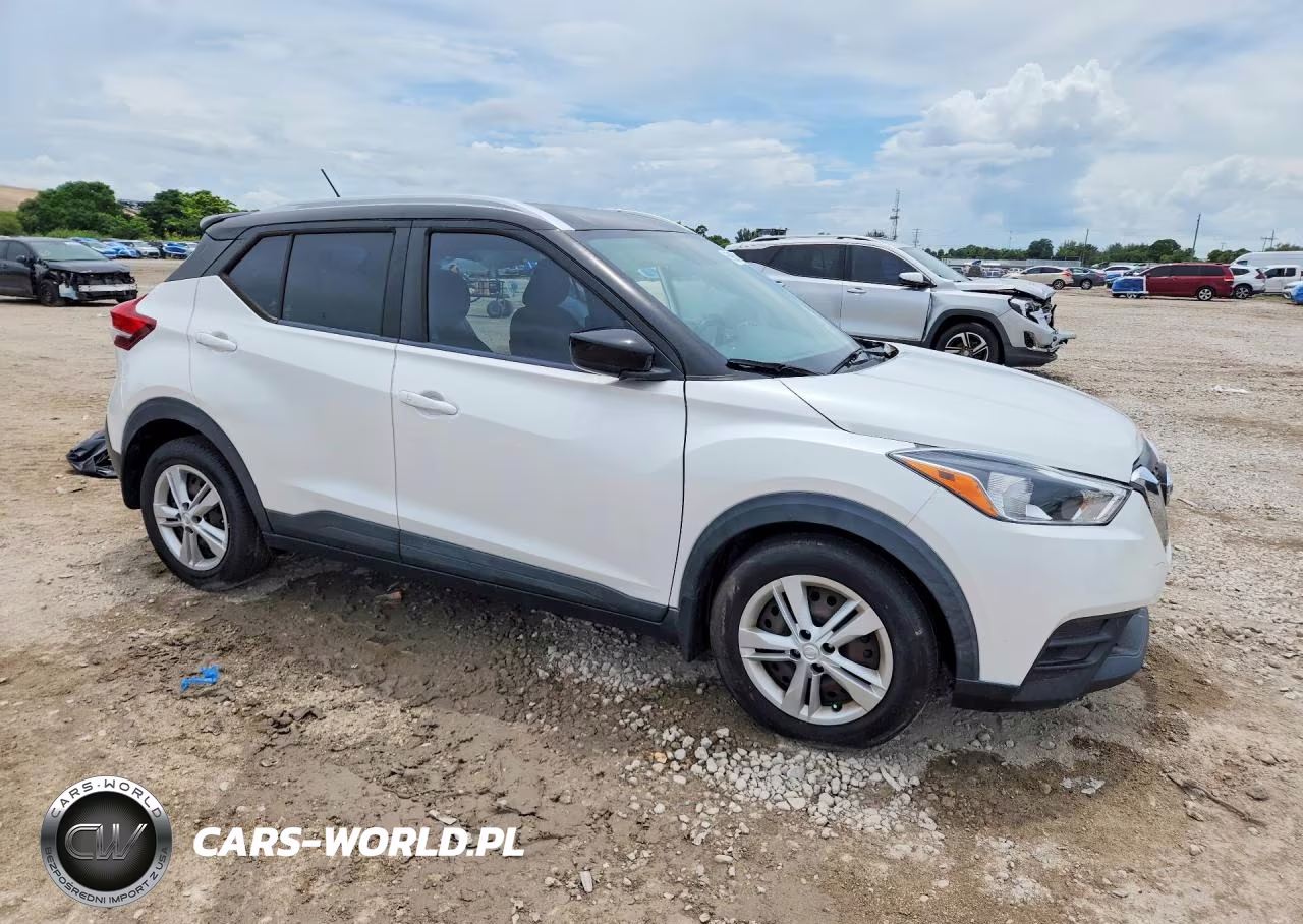 2019 Nissan Kicks S VIN:3N1CP5CUXKL471022 - 4