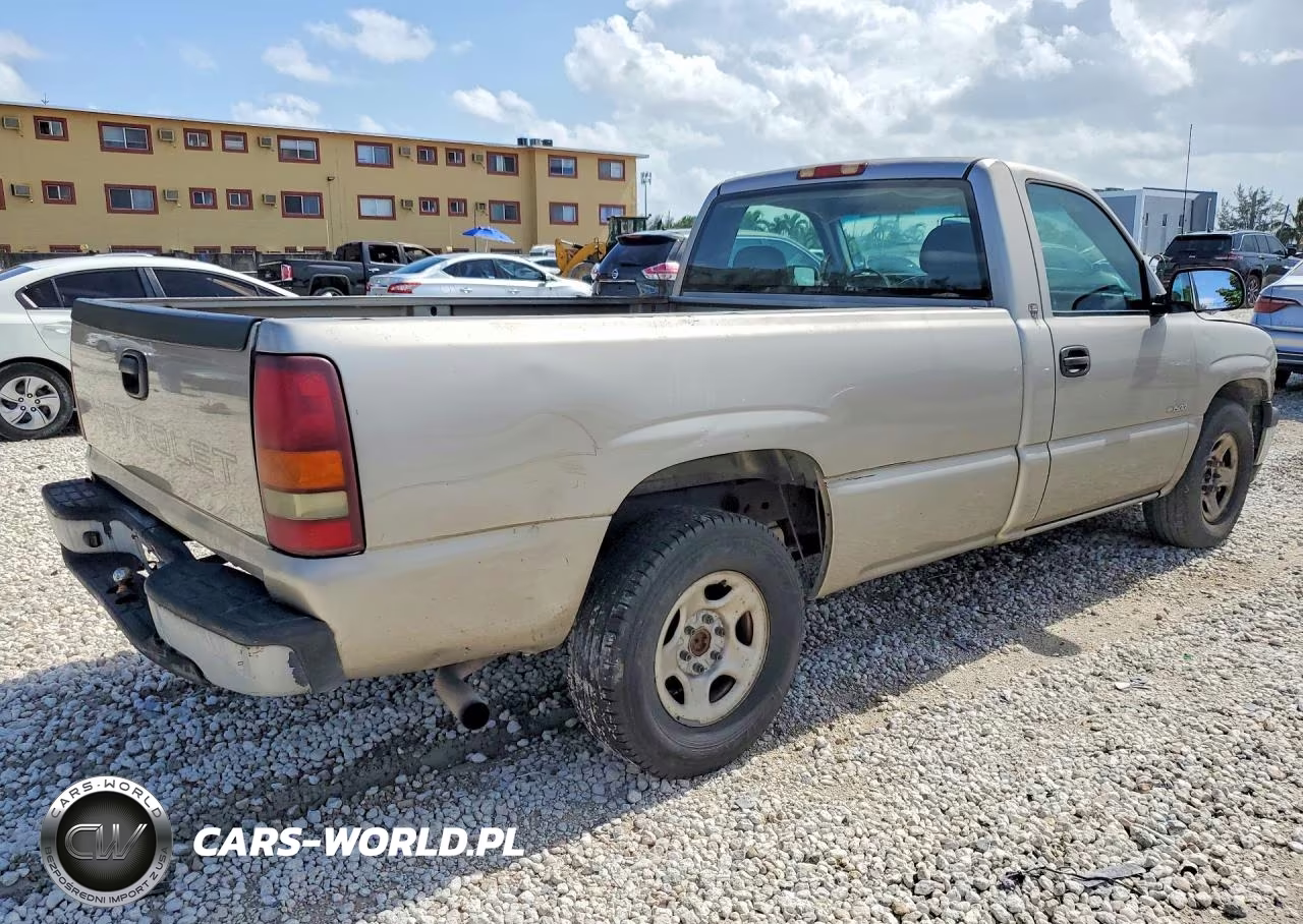 2000 Chevrolet Silverado C1500 VIN:1GCEC14W1YE156063 - 3