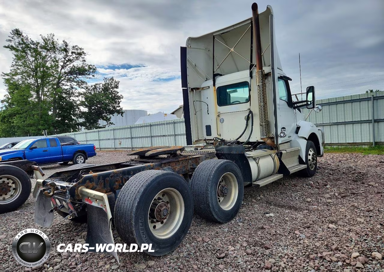 2015 Kenworth T880 Semi Truck VIN:1XKZD49X8FJ461893 - 4