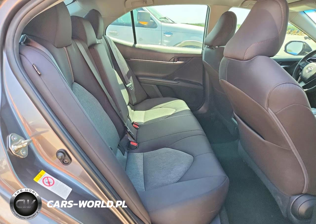 2018 Toyota Camry Le VIN:4T1B11HK2JU628407 - 10