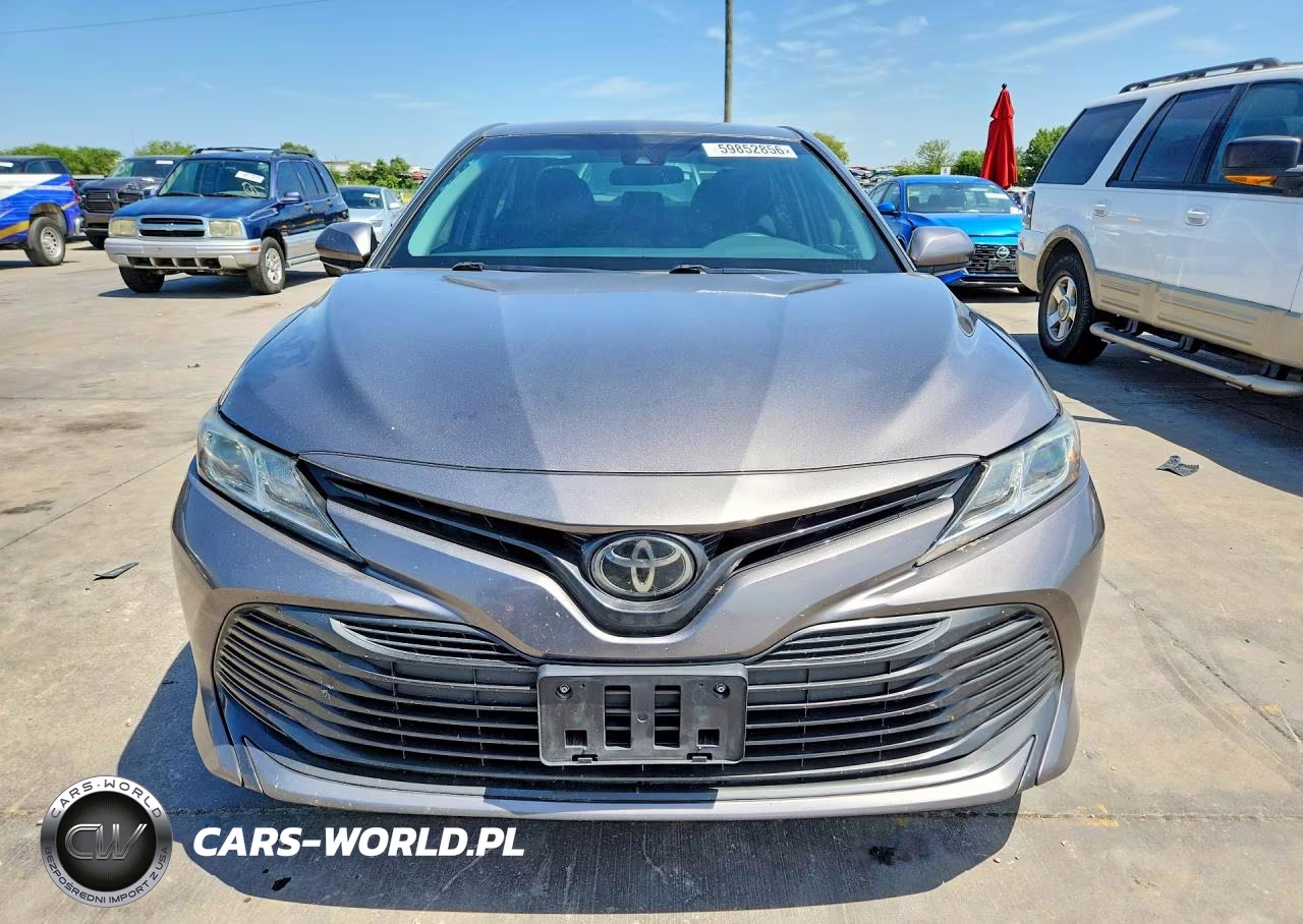 2018 Toyota Camry Le VIN:4T1B11HK2JU628407 - 5