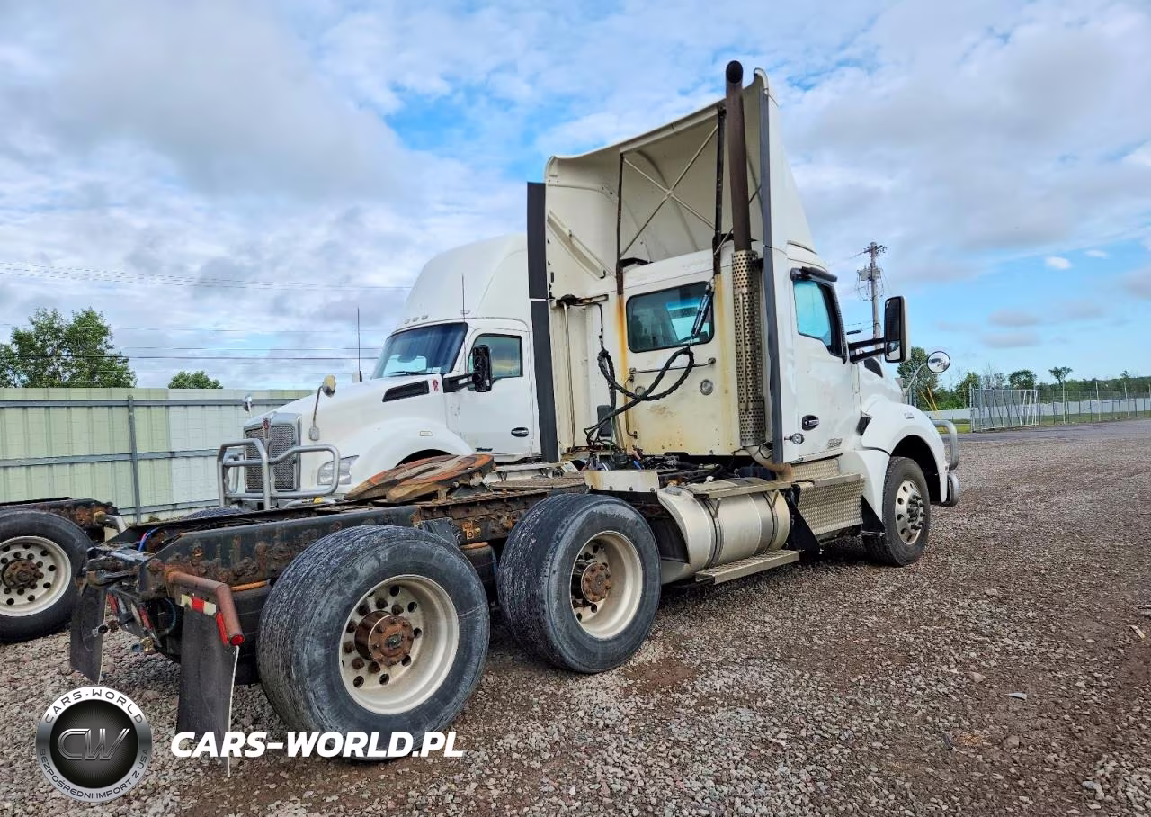 2015 Kenworth T880 Semi Truck VIN:1XKZD49XXFJ461894 - 4