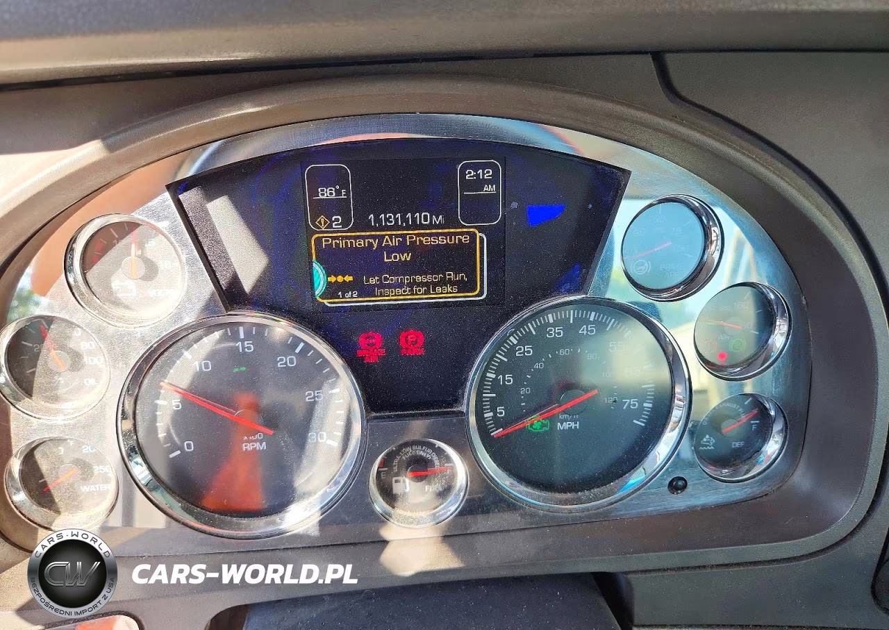 2015 Kenworth T880 Semi Truck VIN:1XKZD49XXFJ461894 - 8