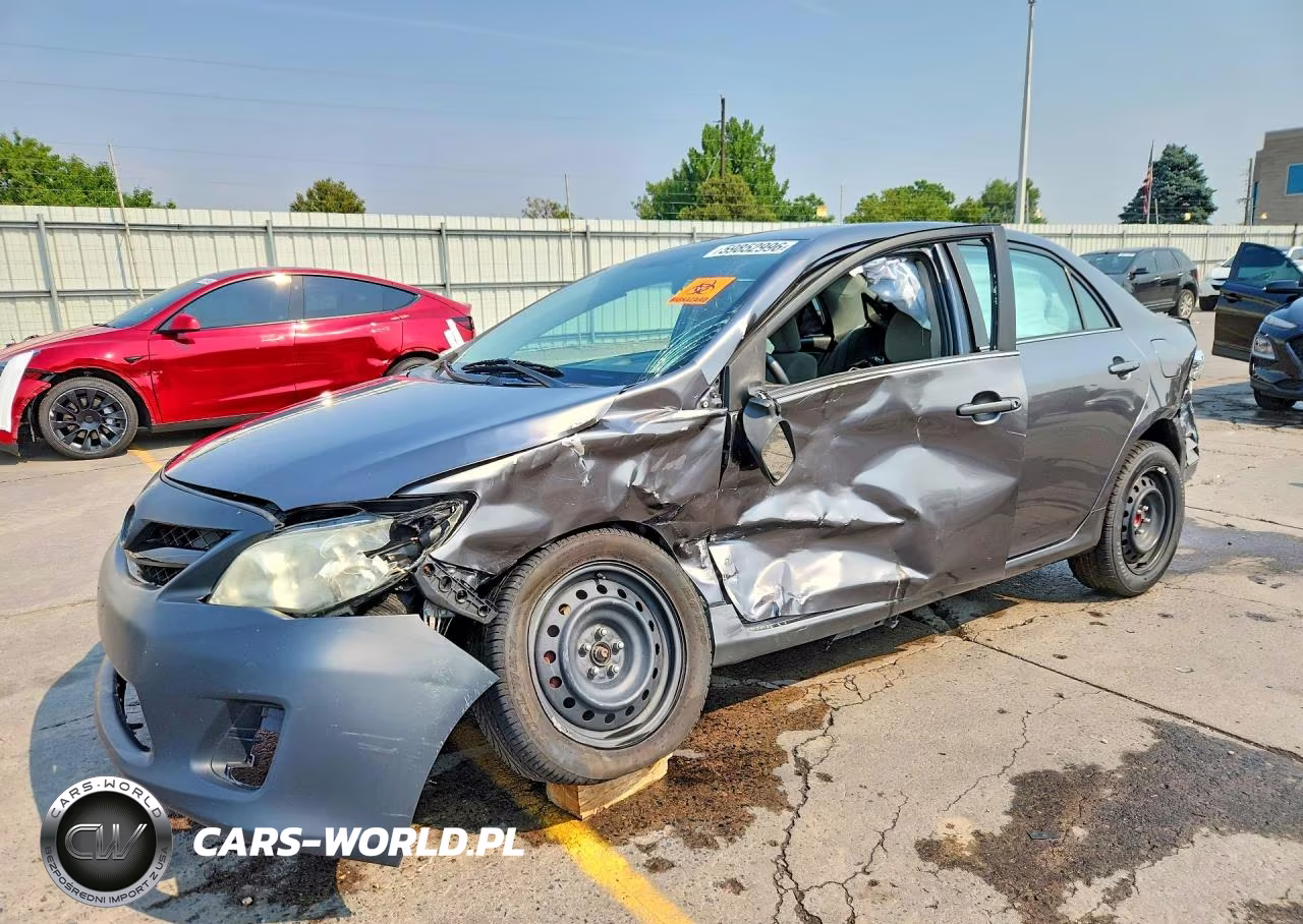2013 Toyota Corolla Le – zdjęcie 1 z 12