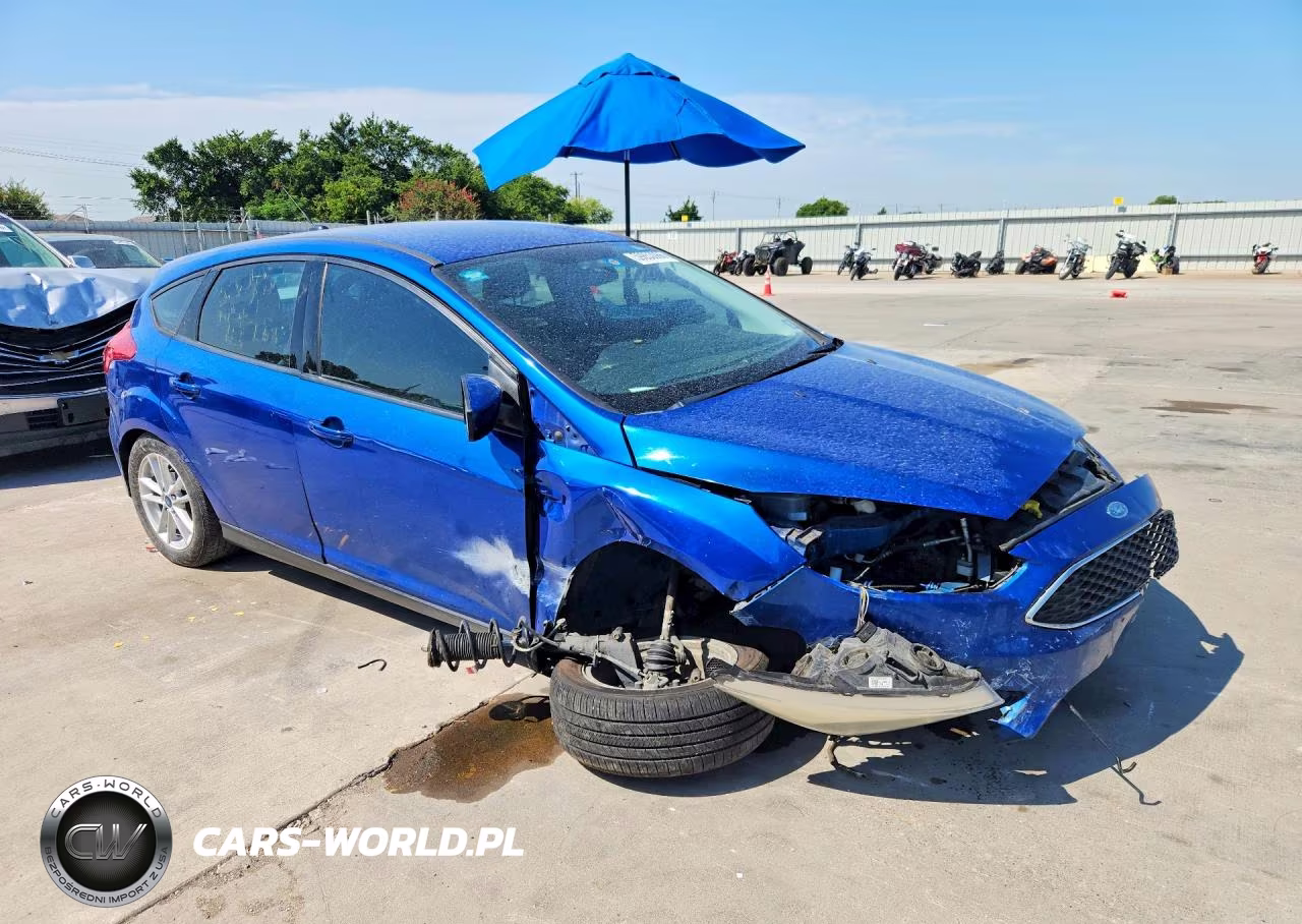 2018 Ford Focus Se VIN:1FADP3K20JL330577 - 4