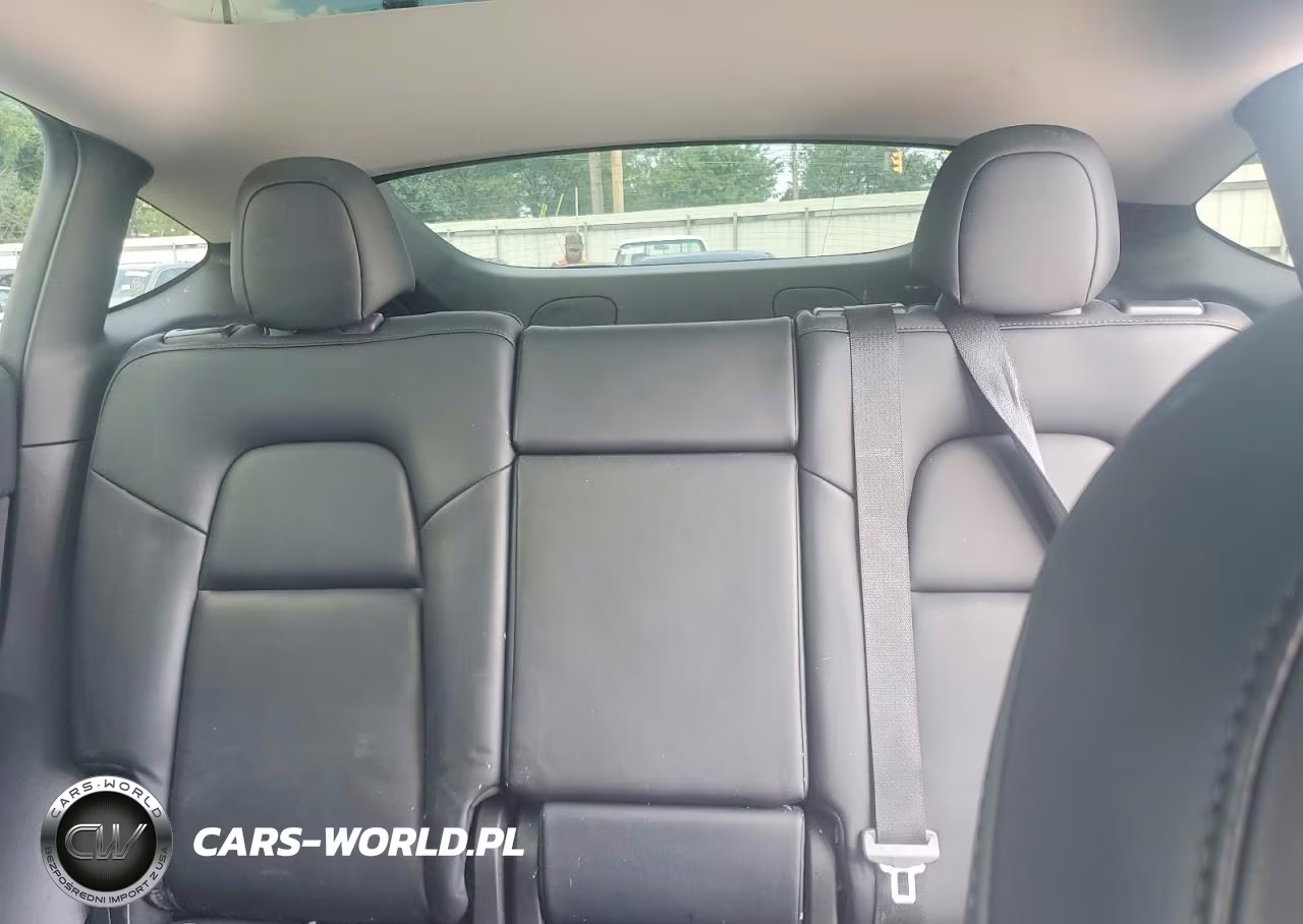 2022 Tesla Model Y VIN:7SAYGDEF2NF399024 - 10