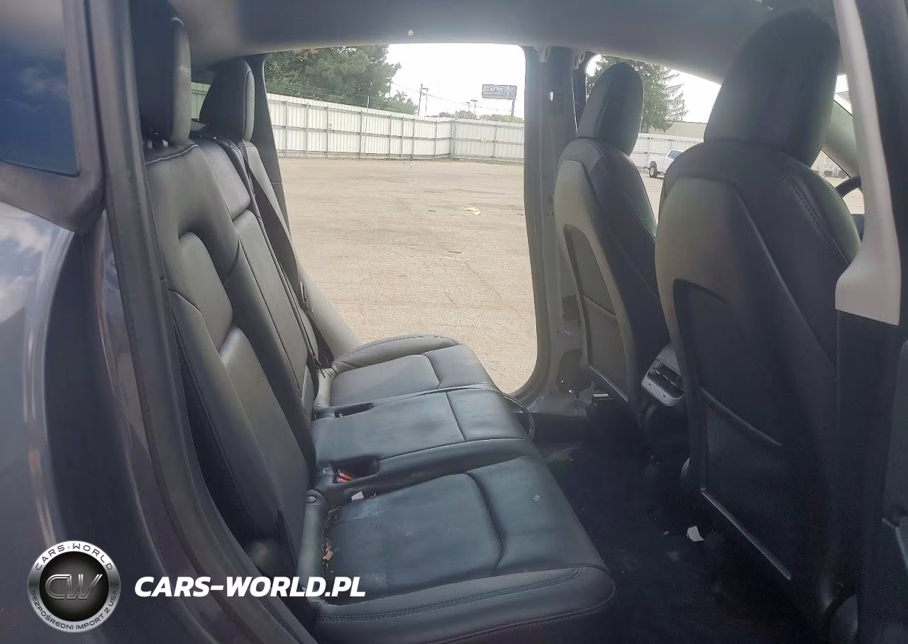 2022 Tesla Model Y VIN:7SAYGDEF2NF399024 - 11