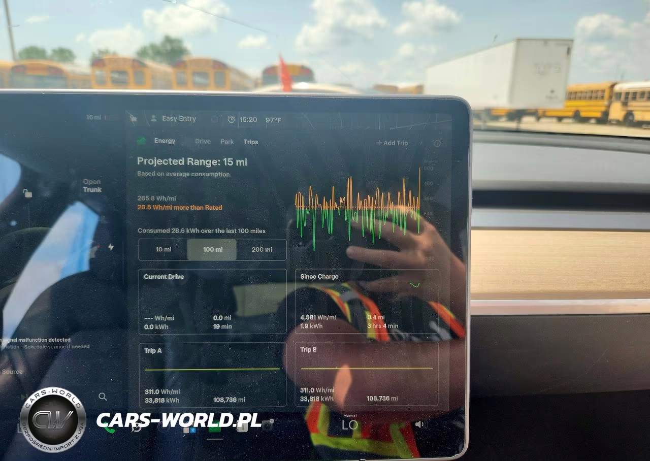2022 Tesla Model Y VIN:7SAYGDEF2NF399024 - 9