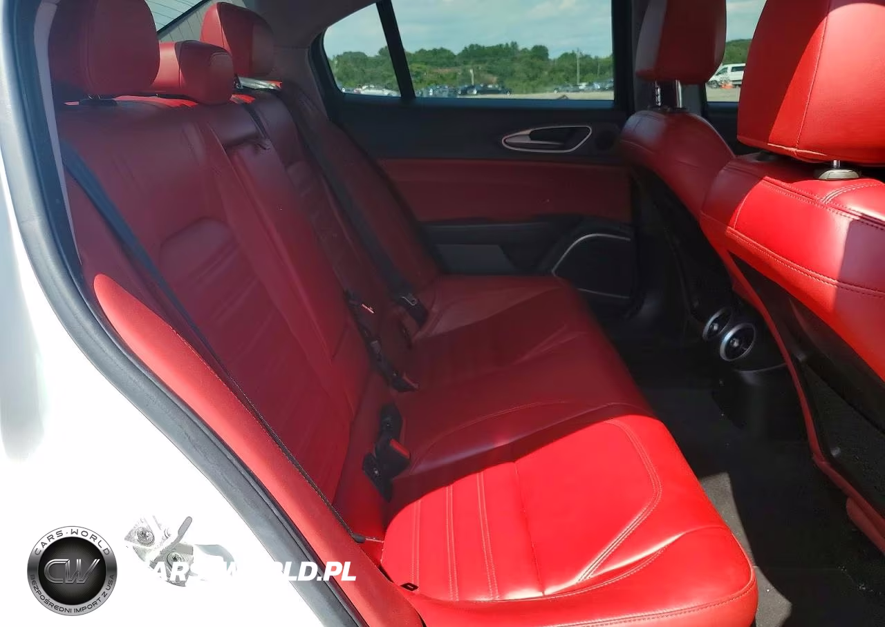 2017 Alfa Romeo Giulia Ti Q4 VIN:ZARFAEENXH7561937 - 10
