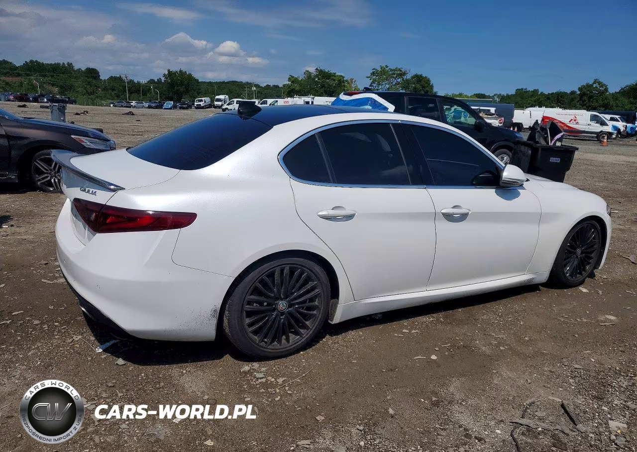 2017 Alfa Romeo Giulia Ti Q4 VIN:ZARFAEENXH7561937 - 3